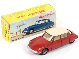 Lot 262 - DINKY TOYS (FRANCE) (1)