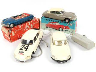 Lot 11 - DIVERS (4)