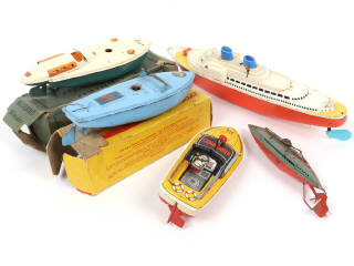 Lot 14 - DIVERS (5)