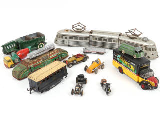 Lot 19 - DIVERS (13)