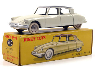 Lot 742 - DINKY TOYS FRANCE (1)