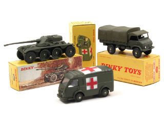 Lot 839 - DINKY TOYS FRANCE (3)