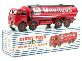 Lot 589 - DINKY TOYS GB (1)
