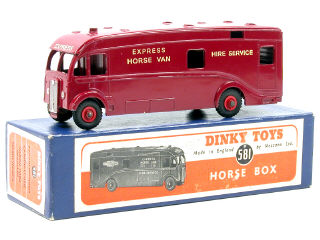 Lot 598 - DINKY TOYS (GB) (1)
