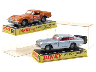 Lot 464 - DINKY TOYS (GB) (2)