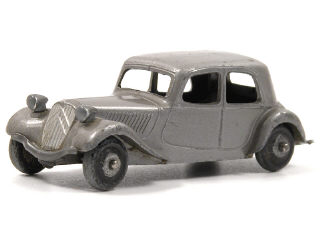 Lot 735 - DINKY TOYS (FRANCE) (1)