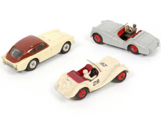 Lot 271 - DINKY TOYS (GB) (3)
