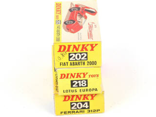 Lot 272 - DINKY TOYS (GB) (3)