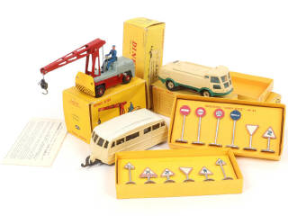 Lot 324 - DINKY TOYS (FRANCE) (5)