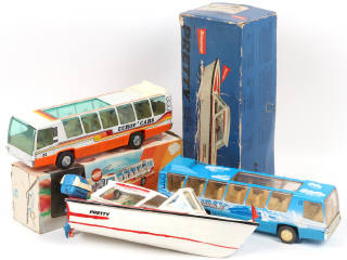 Lot 69 - DIVERS (3)