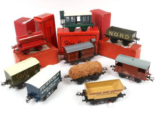 Lot 39 - HORNBY (9)