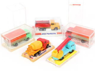 Lot 210 - MAJORETTE (FRANCE) (5)