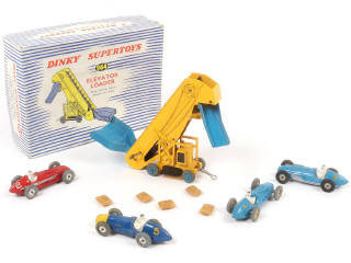 Lot 352 - DINKY TOYS (GB) (5)