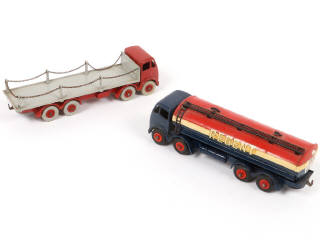 Lot 348 - DINKY TOYS (GB) (2)