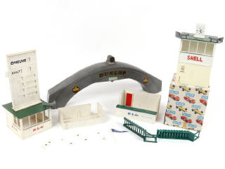 Lot 31 - SCALEXTRIC (FRANCE) (7)