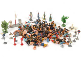 Lot 18 - DIVERS (50)
