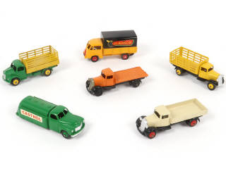 Lot 334 - DINKY TOYS (6)