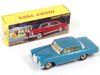 Lot 297 - DINKY TOYS (FRANCE) (1)