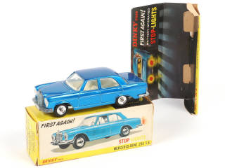 Lot 323 - DINKY TOYS (GB) (1)