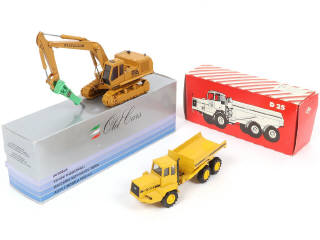 Lot 108 - DIVERS (2)