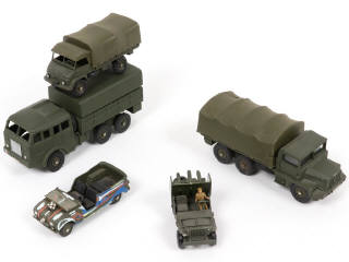 Lot 295 - DINKY TOYS (FRANCE) (5)