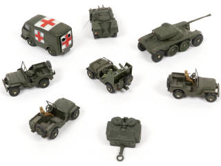 Lot 300 - DINKY TOYS (FRANCE) (8)