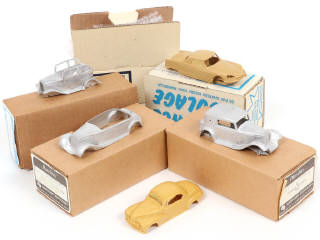 Lot 81 - DIVERS (5)