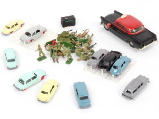 Lot 26 - DIVERS (32)