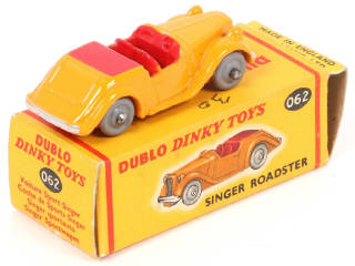 Lot 254 - DINKY TOYS (GB) (1)