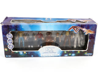 Lot 144 - DIVERS (2)