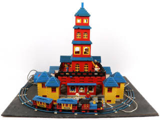Lot 221 - LEGO (DANEMARK) (1)