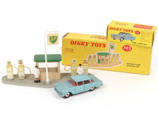 Lot 354 - DINKY TOYS (GB) (2)