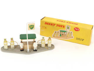 Lot 354 - DINKY TOYS (GB) (2)