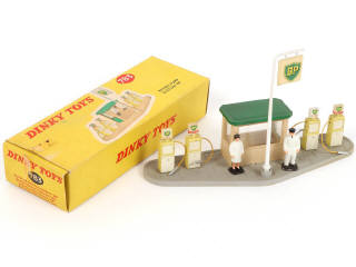 Lot 354 - DINKY TOYS (GB) (2)