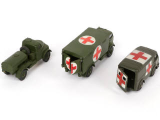 Lot 359 - DINKY TOYS (3)