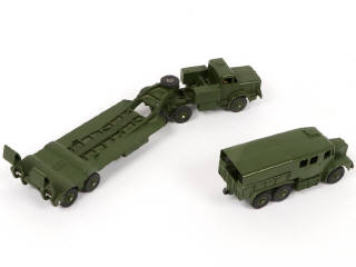Lot 356 - DINKY TOYS (GB) (2)