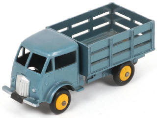 Lot 329 - DINKY TOYS (FRANCE) (1)