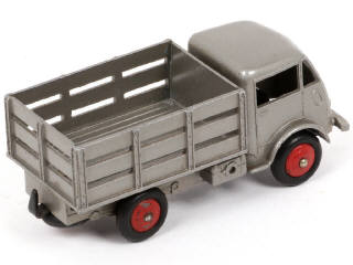 Lot 328 - DINKY TOYS (FRANCE) (1)