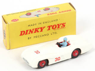 Lot 300 - DINKY TOYS (GB) (1)