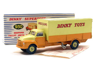 Lot 602 - DINKY TOYS GB (1)