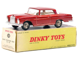 Lot 714 - DINKY TOYS FRANCE (1)