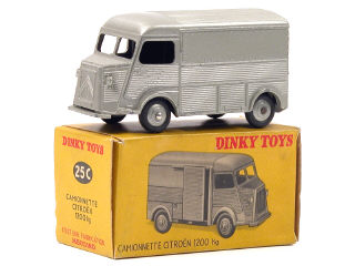 Lot 793 - DINKY TOYS FRANCE (1)