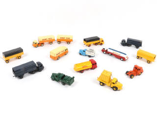 Lot 294 - DINKY TOYS (13)