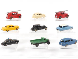 Lot 293 - DINKY TOYS (9)