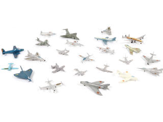 Lot 61 - DIVERS (24)