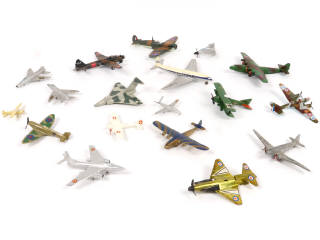 Lot 69 - DIVERS (18)
