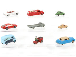 Lot 288 - DINKY TOYS (9)