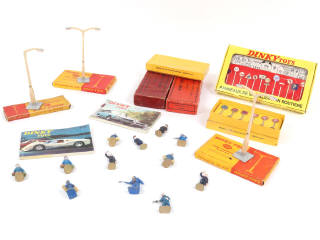 Lot 324 - DINKY TOYS (FRANCE) (22)