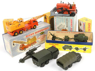 Lot 292 - DINKY TOYS (6)