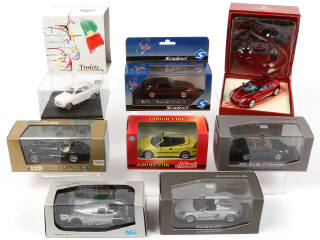 Lot 54 - DIVERS (8)